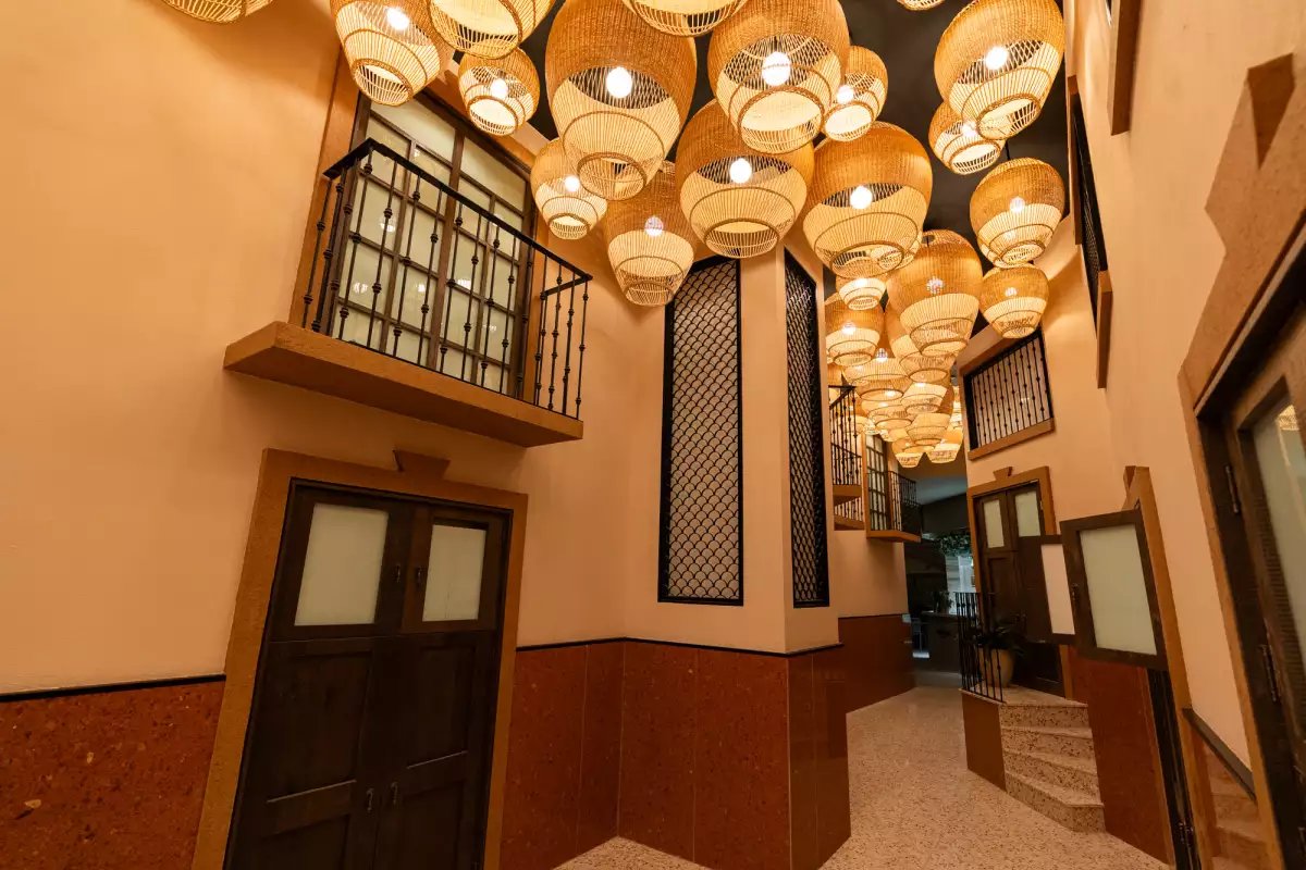 Homenaje al callejón del beso en El Palacio de Hierro León.