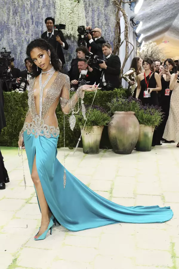 Tyla en Valentino