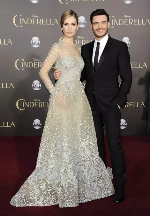 Lily James y Richard Madden son los guapos protagonistas de la nueva y esperada película de Disney.