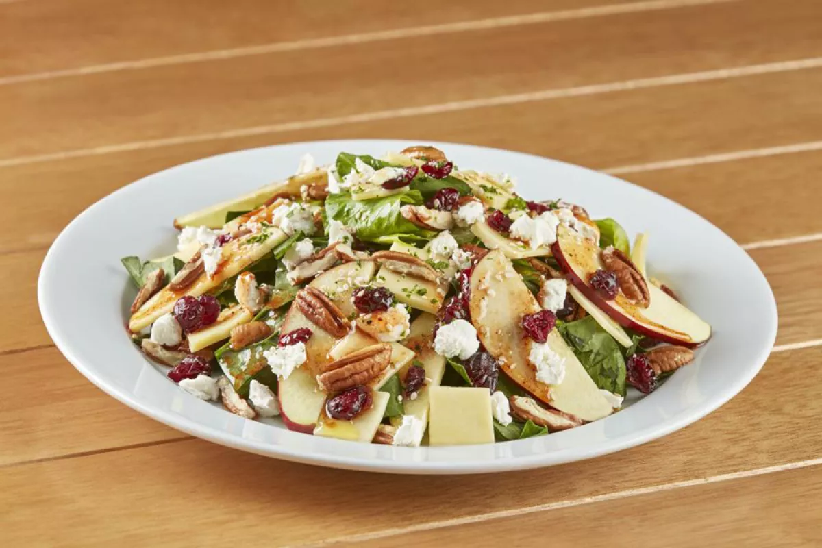 Fusión de sabores en la ensalada tropical 