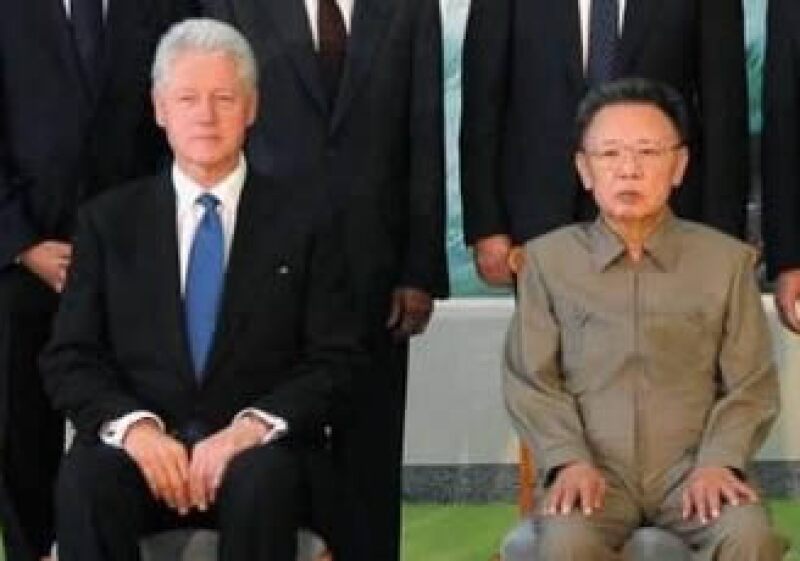 El ex presidente de EU Bill Clinton se reunió con el líder de Corea del Norte, Kim Jong-il (Foto: Reuters)
