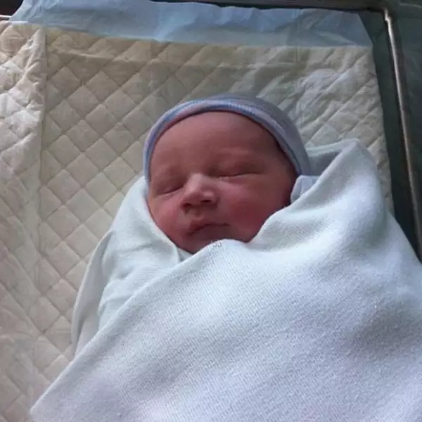 Los nuevos papás coincidieron en llamar a su hijo Elijah.