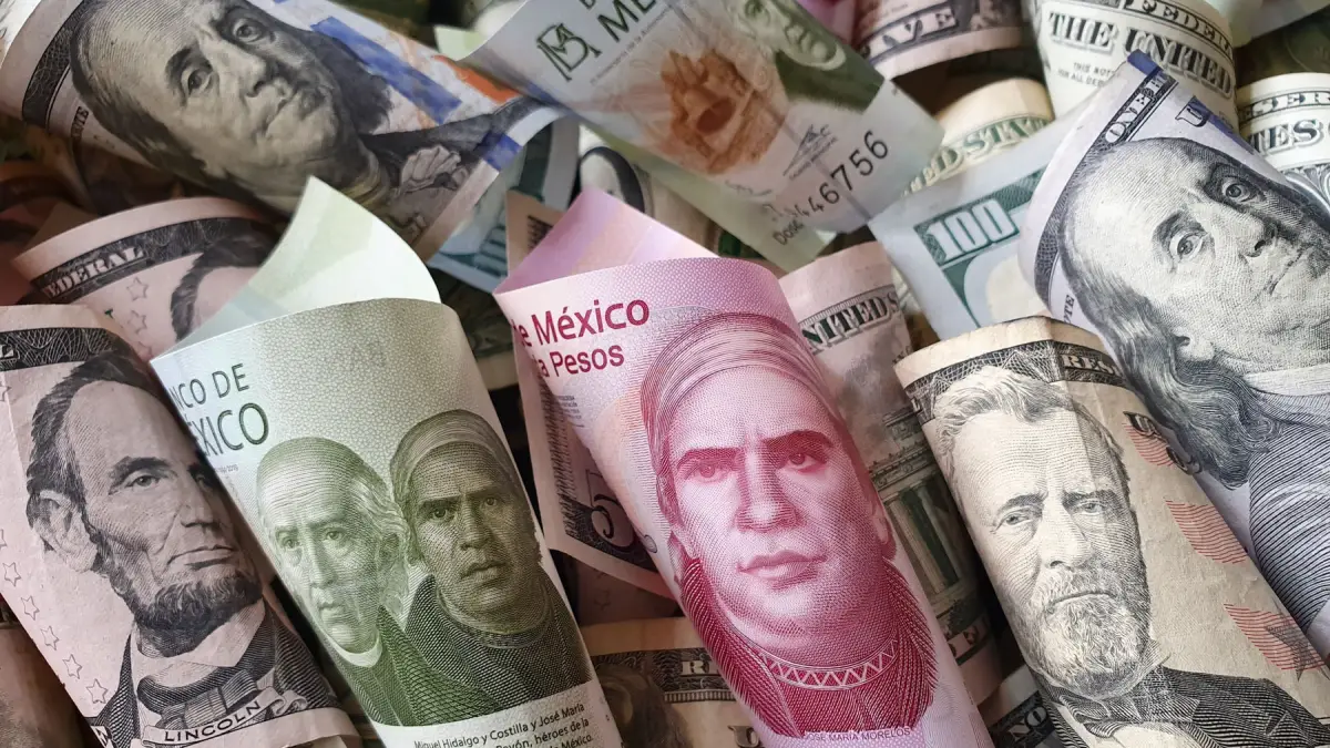 Peso y dolar