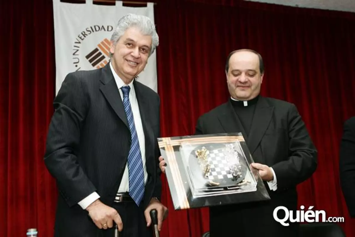 Reconocimiento Alfredo Elías Ayub