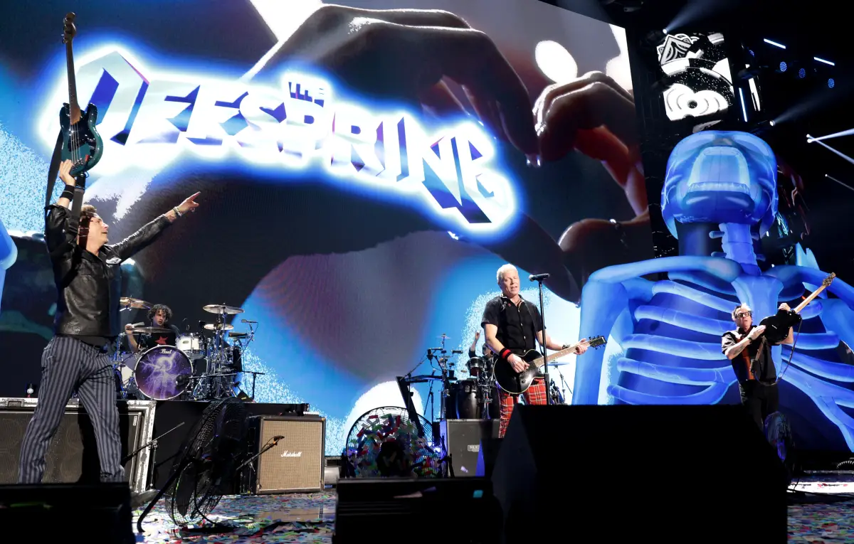 Noodles, el guitarrista de The Offspring, abandona la gira por problemas de salud