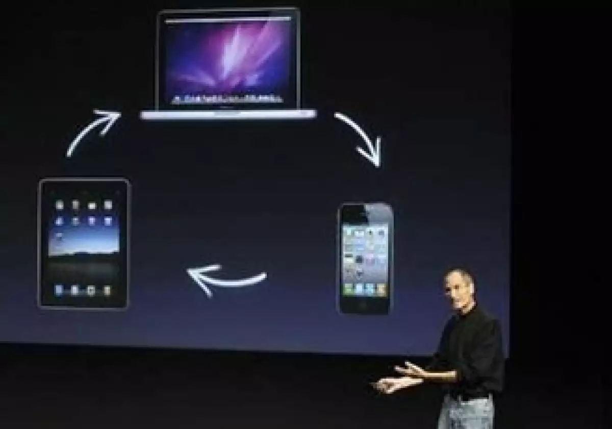 Steve Jobs, CEO de Apple, ha dicho que la empresa busca oportunidades estratégicas. (Foto: Reuters)