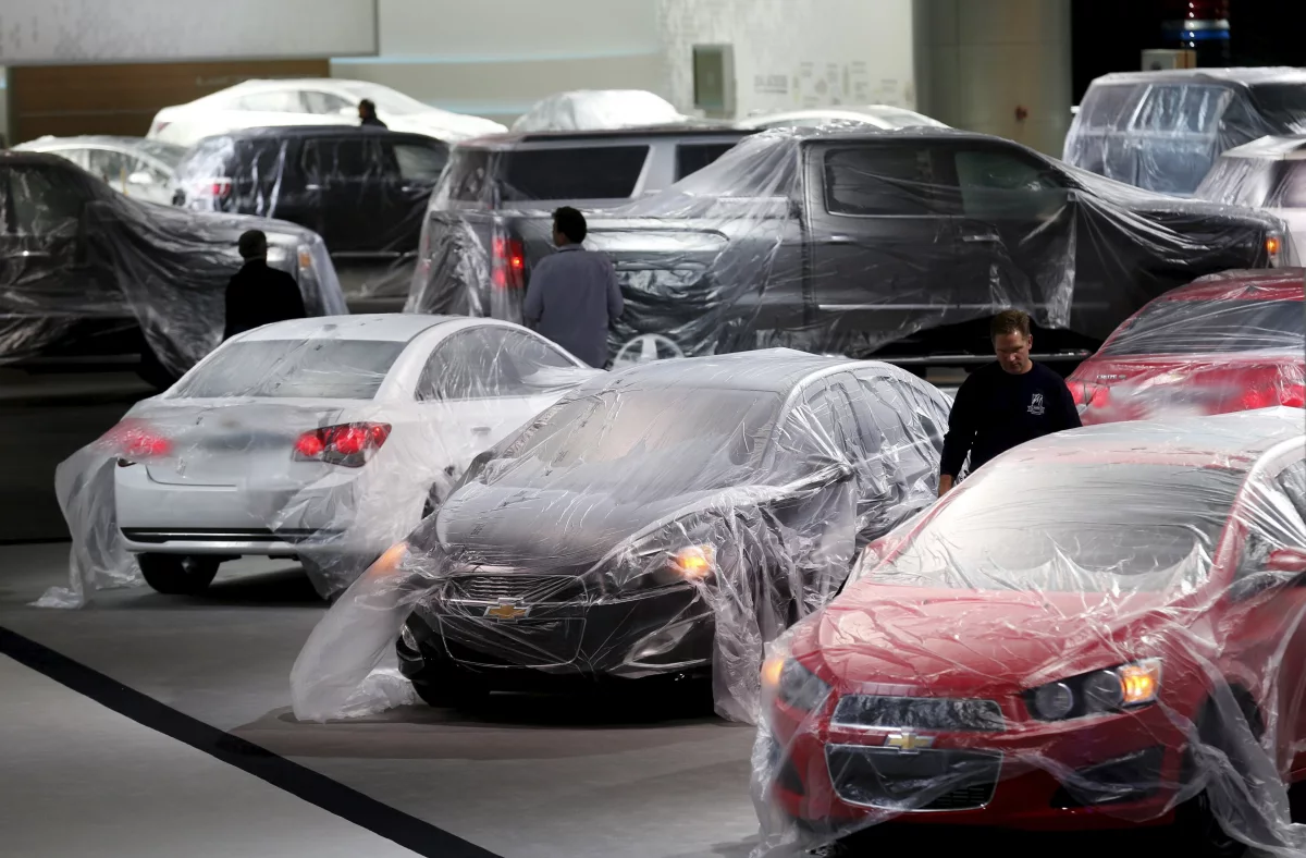 La compra de automóviles por las familias de Estados Unidos impulsó el gasto del consumidor en abril.