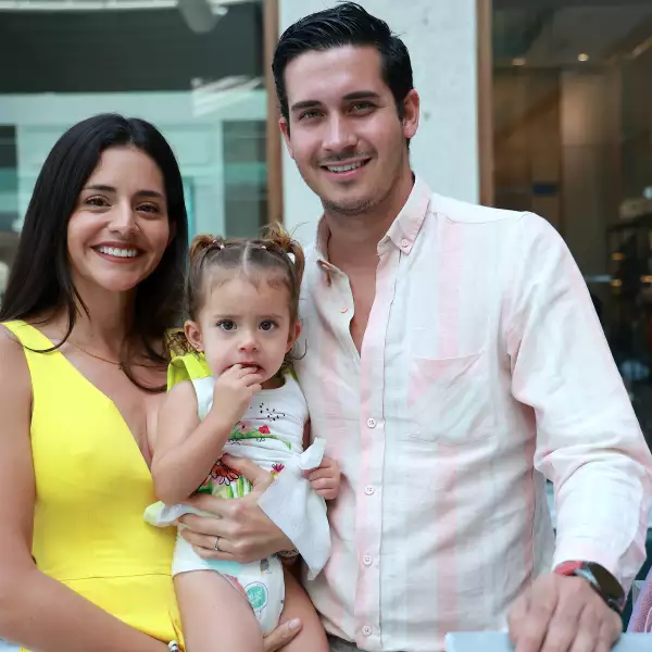 Andrea León , Alessandra y Roberto del Río 