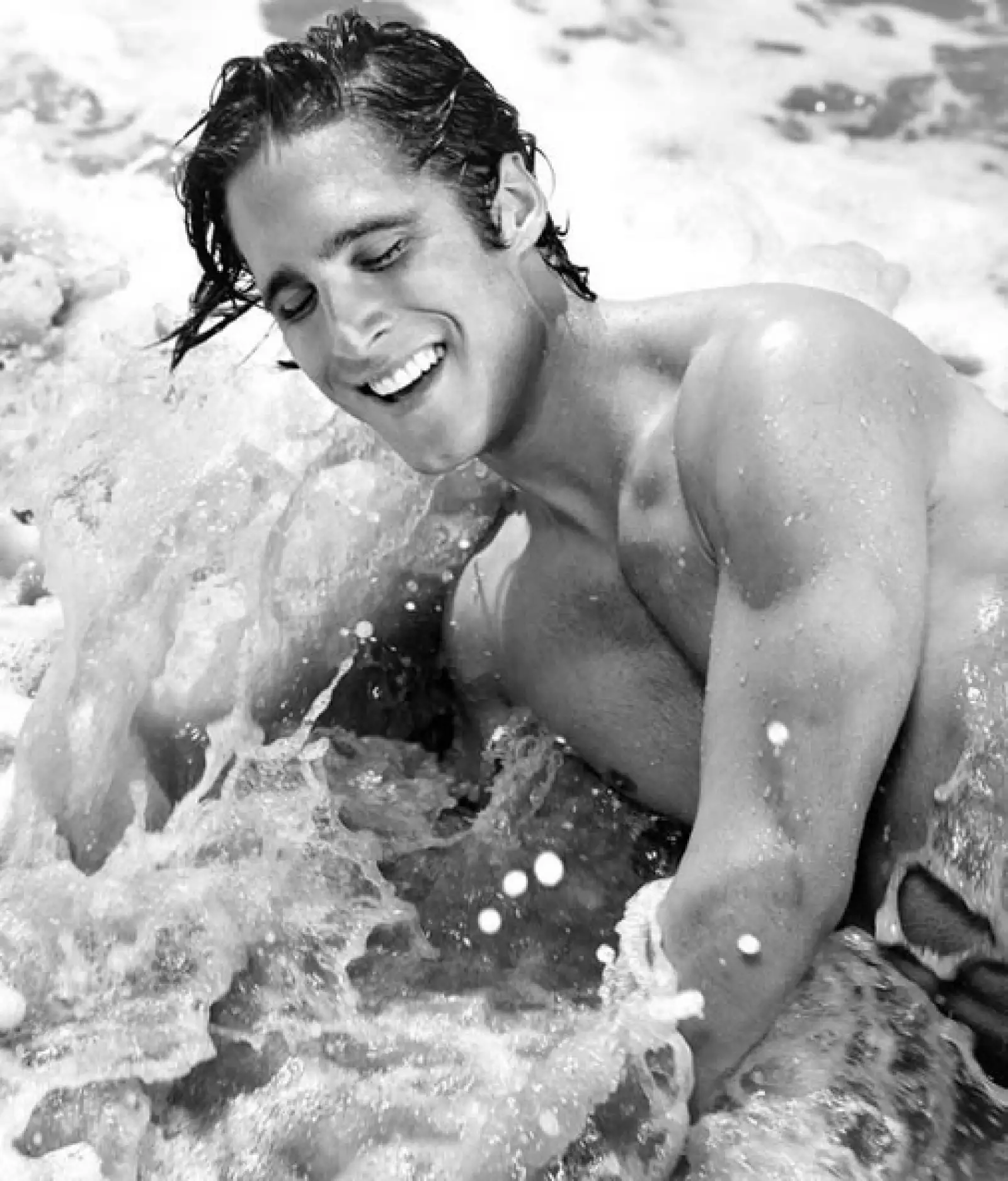 El guapo Diego Boneta también posó para Abercrombie y lo hizo más hot que nunca.