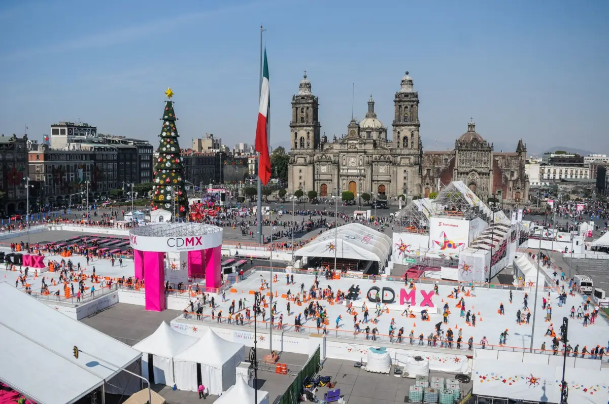 asistentes-pista-hielo-zocalo