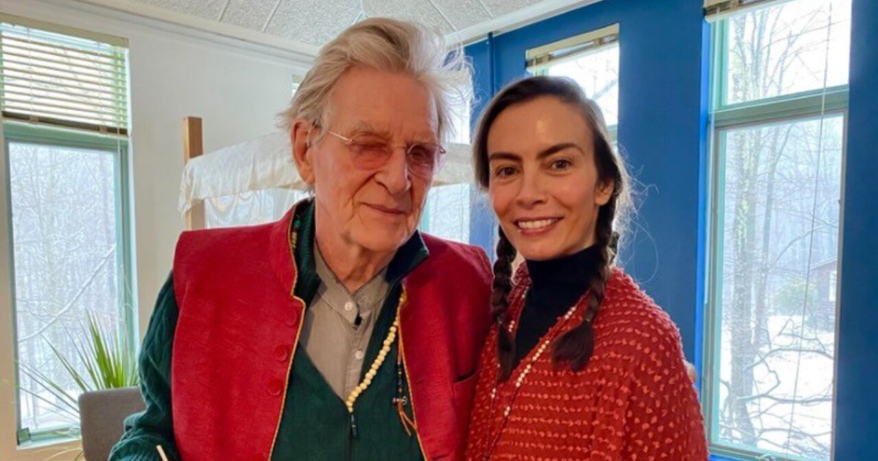 Sasha Sokol da el último adiós a Robert Thurman, reconocido académico y budista estadounidense y papá de Uma Thurman