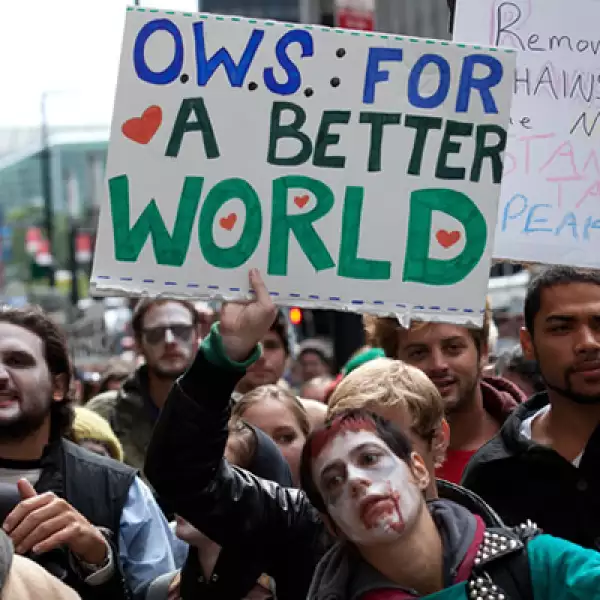 Los jóvenes denunciaron además la supuesta brutalidad policiaca de la que fueron objeto el fin de semana por parte de la Policía de Nueva York.