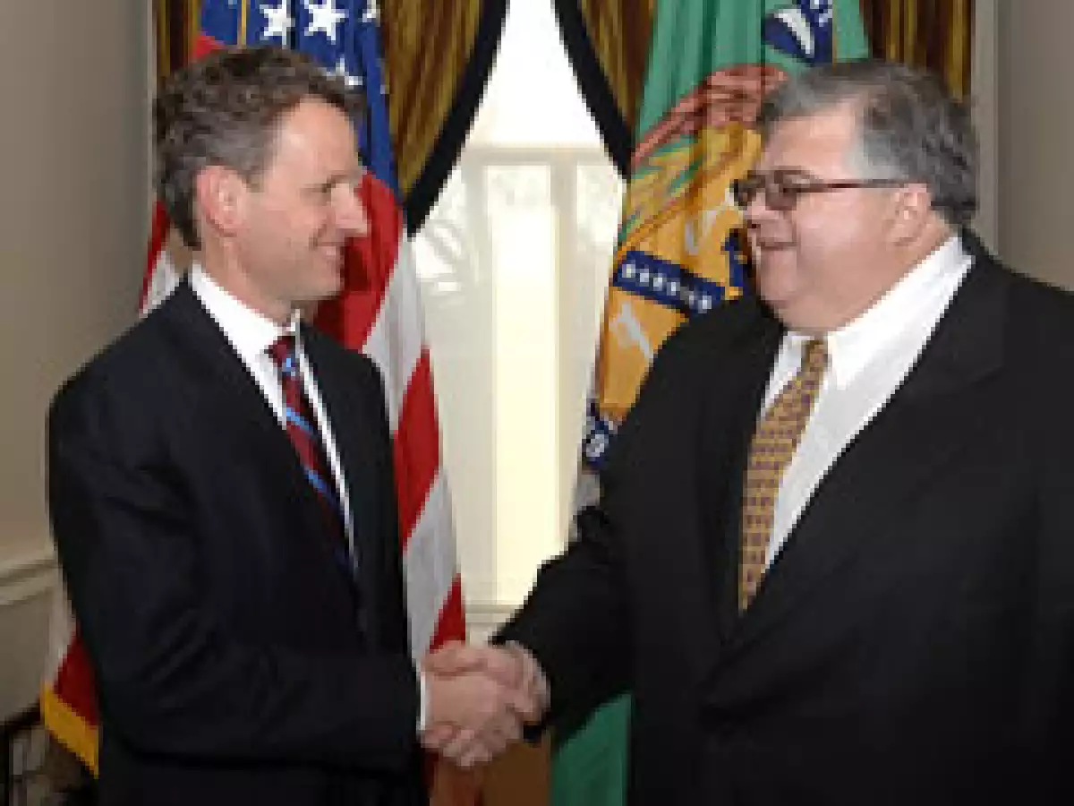 Agustín Carstens y el secretario del Tesoro de EU, Timothy Geithner. (Foto: Cortesía)