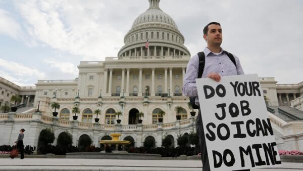 La paralización de la administración era "completamente evitable" según el presidente Barack Obama, quien dijo a los empleados del Gobierno que intentaría convencer al Congreso de que vuelva a sesionar lo antes posible.