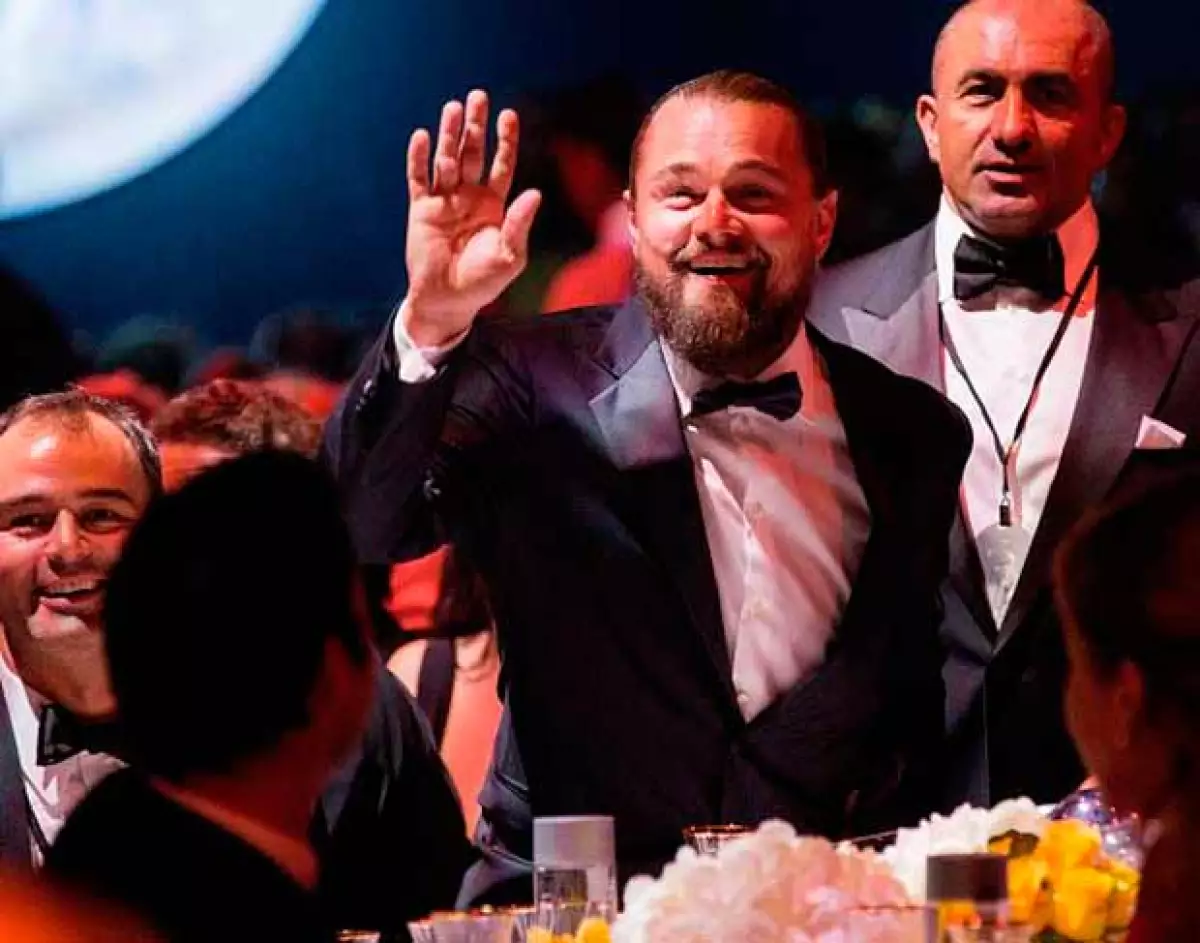 El actor fue uno de los más generosos al donar un Bansky que fue subastado en un millón de dólares.