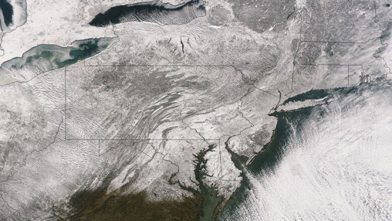 Una imagen tomada desde el espacio, el pasado 3 de enero de 2014, muestra un manto de nieve que se extiende desde la región del medio oeste de los Estados Unidos a través hasta Nueva Inglaterra.