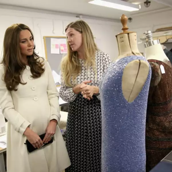 Durante su paso por el departamento de vestuario, Kate se mostró muy emocionada y participativa al ver los diseños de la ropa de los personajes.