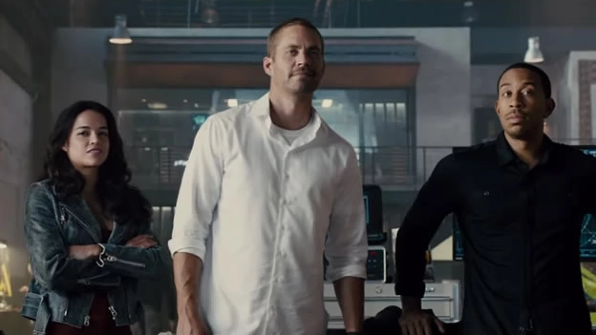Paul Walker (centro) forma parte de las estrellas que aparecen en la exitosa última entrega de la saga 'Rápido y Furioso'