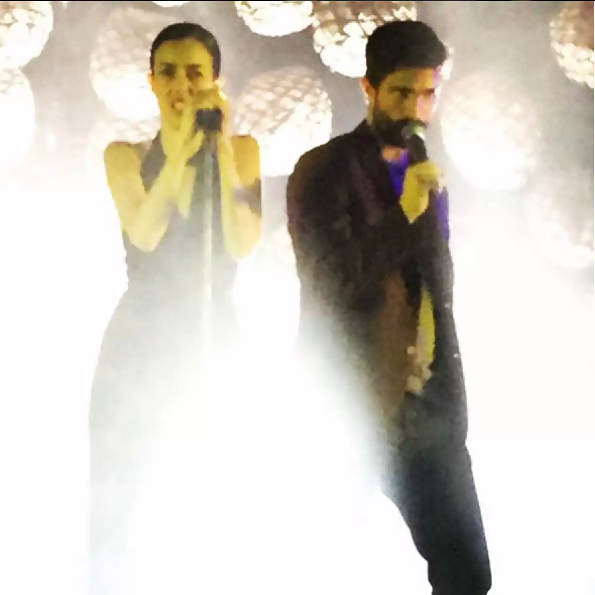 ¿Sabían que Cecilia Suárez y Osvaldo Benavides podían cantar? Los actores nos sorprendieron en el evento de Don Julio en Jalisco con este palomazo.