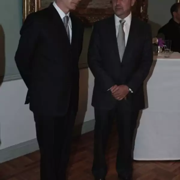 Alejandro Vargas,Mariano Dominguez