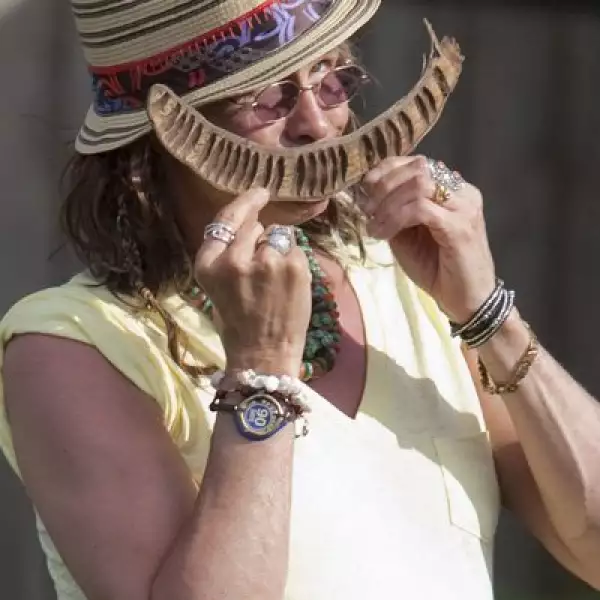De muy buen humor se vio al cantante Steven Tyler de vacaciones en Maui, Hawai.