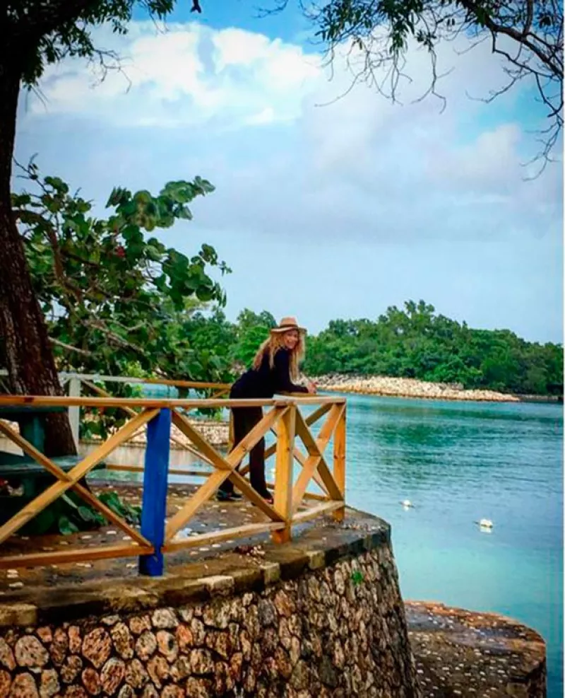 La cantante está disfrutando de los ultimos días del año en la isla, donde, además de relajarse, ha presumido su embarazo.