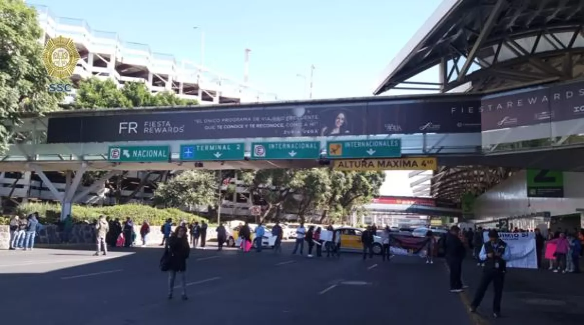 Bloqueo en el aeropuerto terminal 1