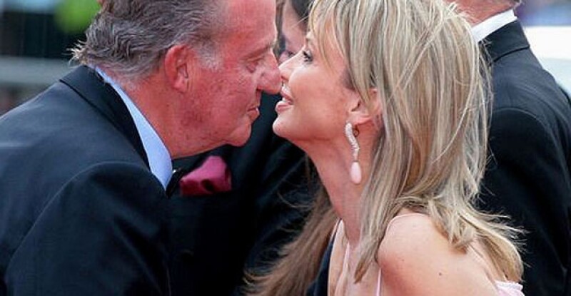 En 2006 se les veía juntos a Don Juan Carlos y Corinna, la prensa también la llama `la amiga del Rey´.