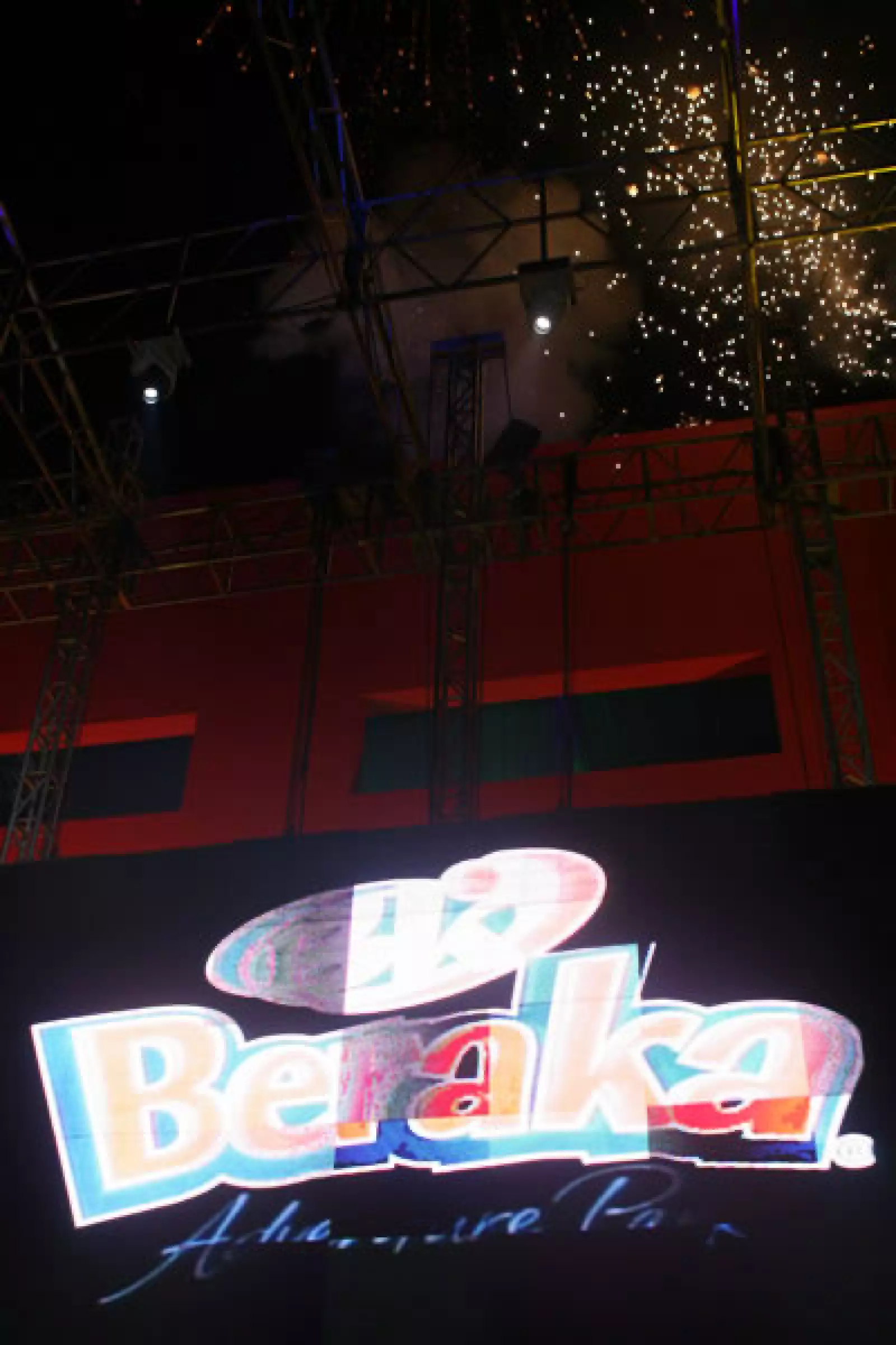 Concierto Alejandro Fernández, Beraka.