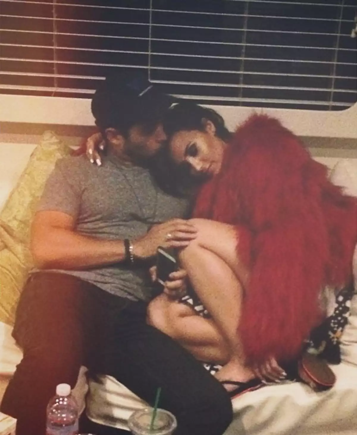 Wilmer ha sido un gran apoyo para la cantante y aquí aparecen en el set de From Dusk Till Dawn a las cuatro de la mañana.