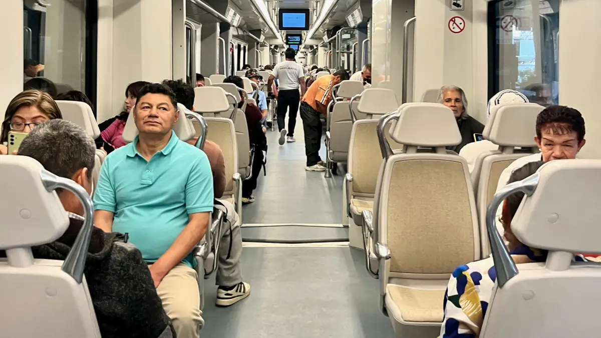Viajar en el Tren Suburbano es cómodo hasta que llegan las fallas: las ventajas y las desventajas de la nueva ruta