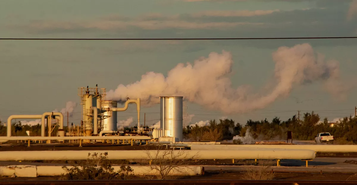 (Central Geotermoeléctrica Cerro Prieto en el Valle de Mexicali perteneciente a la red de producción eléctrica nacional de la Comisión Federal de Electricidad (CFE))