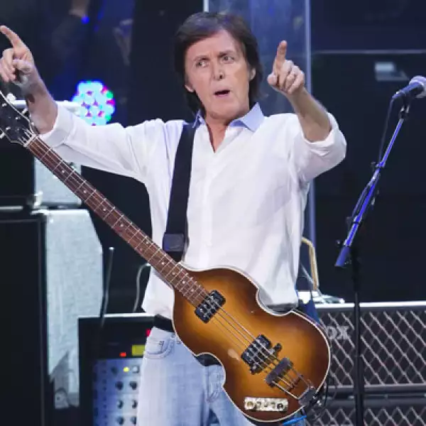 Sir Paul McCartney cerró el evento benéfico con temas clásicos de los Beatles. Dave Grohl y Krist Novoselic, ex integrantes de Nirvana, se sumaron al show del inglés.