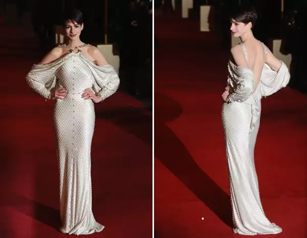 La actriz no usó accesorios, pues el vestido tenía tantos detalles que lo hacía innecesario.