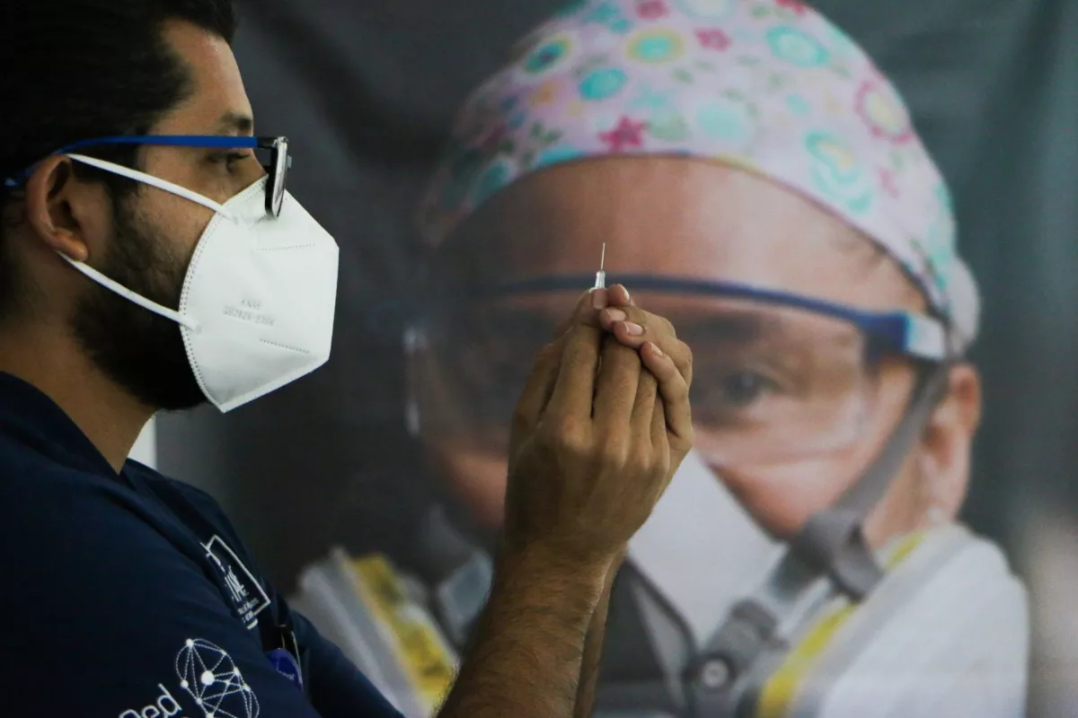 vacuna de refuerzo 40 y mas