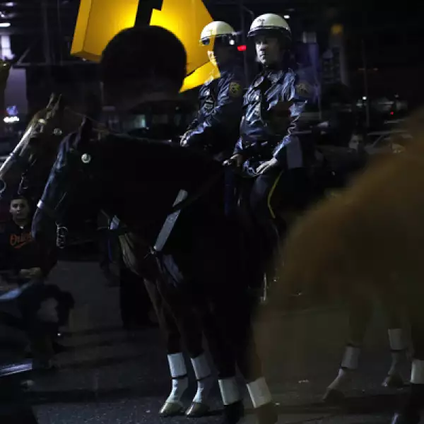 En los Ángeles unas 20 personas en un Walmart sufrieron heridas menores cuando una mujer usó gas pimienta para obtener una ventaja “competitiva”.