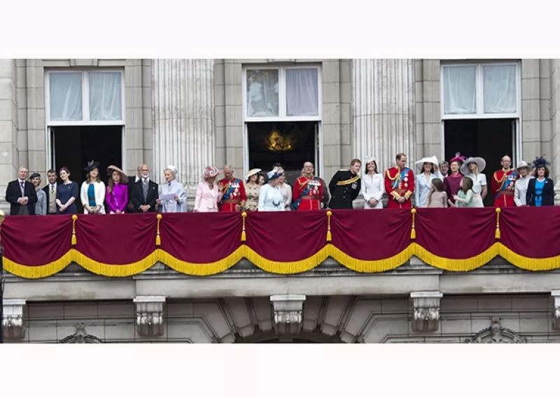 El día de hoy se llevó a cabo un desfile de la Guardia Real en el palacio de Buckingham, Londres para celebrar los 88 años de la reina de Inglaterra, cuyo cumpleaños fue el pasado 21 de abril.