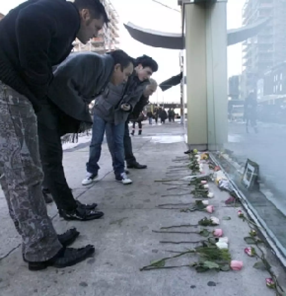 La Semana de la Moda de Nueva York abrió su jornada más mediática y benéfica, en la que Naomi Campbell desfilará en la pasarela de Bryant Park en favor de Haití, mientras recuerdan al diseñador.