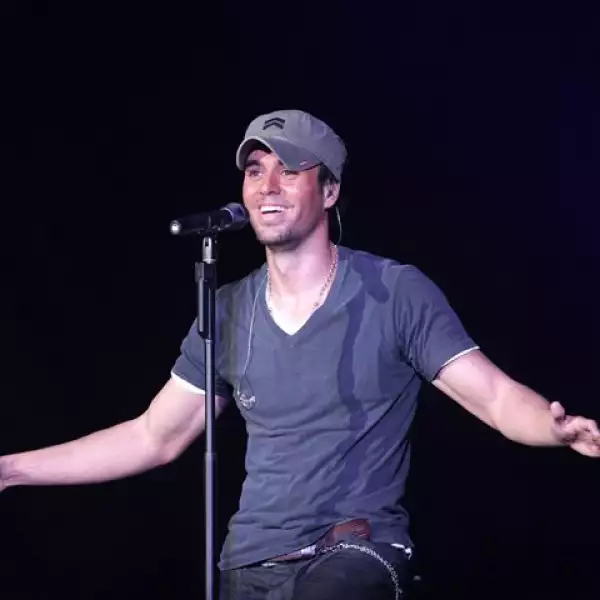 El cantante español se presentó con gran éxito la noche de ayer en el Auditorio Nacional de la Ciudad de México ante más de 10 mil personas.