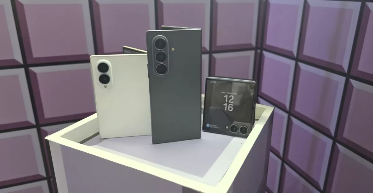 Comprar el Samsung Galaxy Fold8 Ultra cuesta lo mismo que más de un año de canastas básicas para una familia