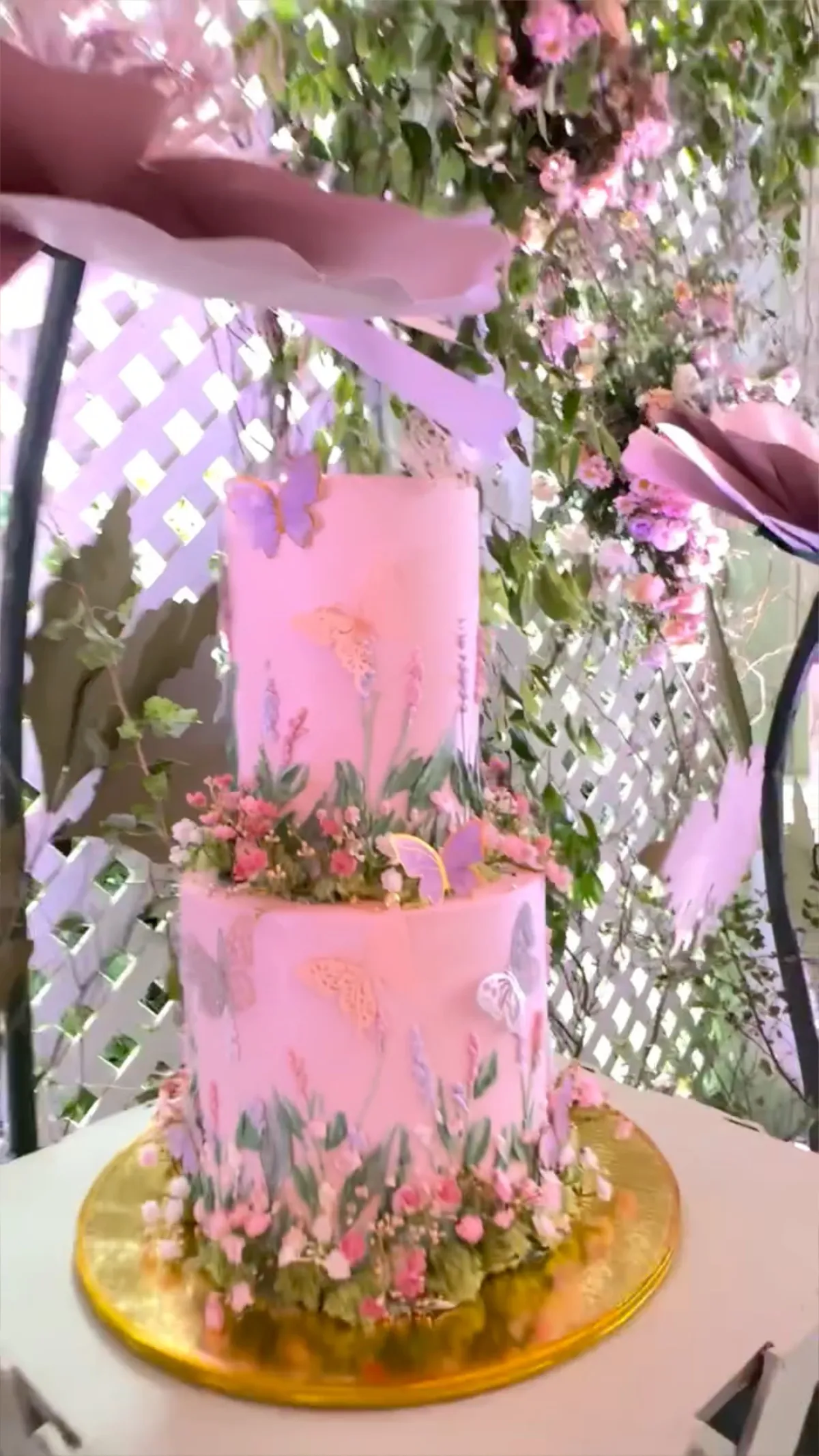 Carlos Rivera y Cynthia Rodríguez organizaron un lujoso baby shower por la llegada de su hija, María
