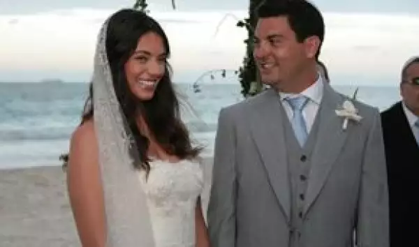 La ceremonia se llevó a cabo a la orilla de la playa Maroma, reconocida como una de las mejores del mundo.