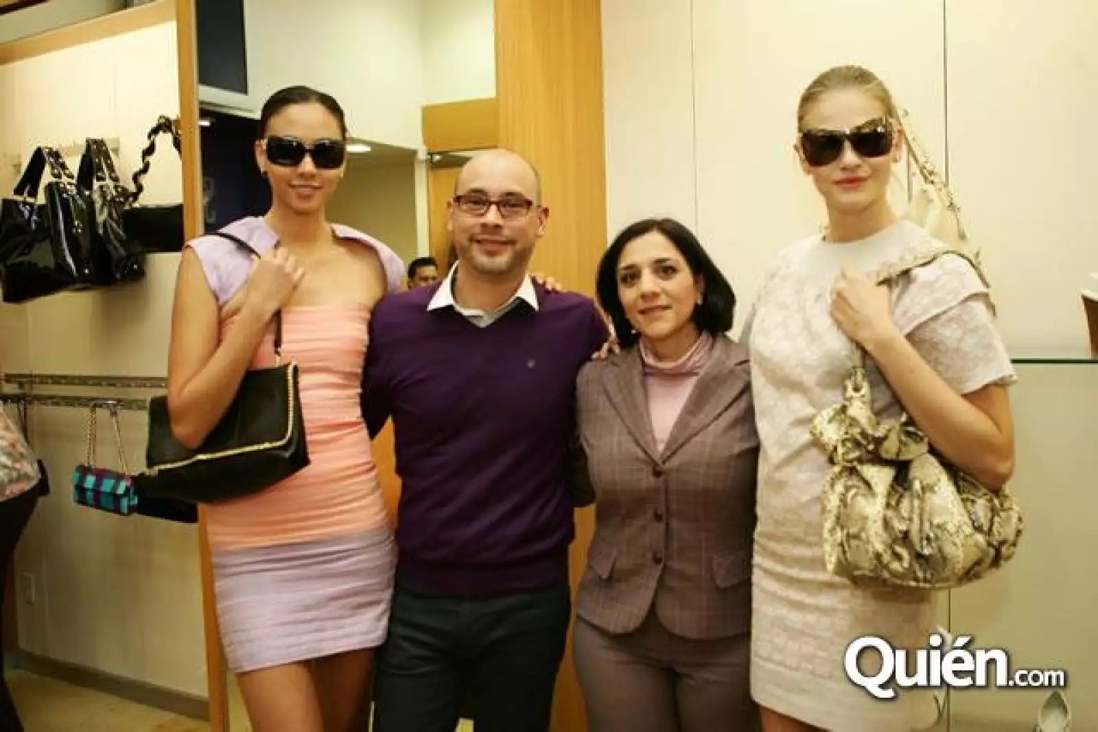 Stuart Weitzman Sociales