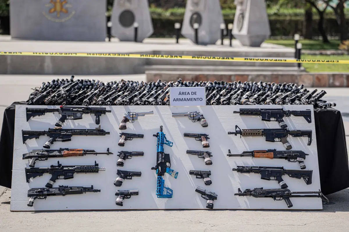 Estados Unidos reconoce su responsabilidad: el tráfico ilegal de armas fortalece a los cárteles mexicanos 
