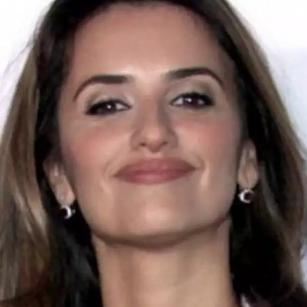 Parece que a Pé no le gusta mucho posar para la foto.