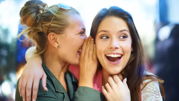 Criticar es entretenido ... Hablar mal de la amiga que no pudo llegar al café, del jefe en la oficina, de la nueva novia de tu hermano, de la gente que ves en la calle, entre muchas otras.