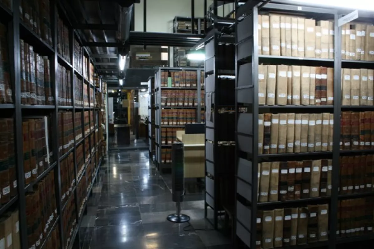 anaqueles del archivo histórico de la ciudad de méxico