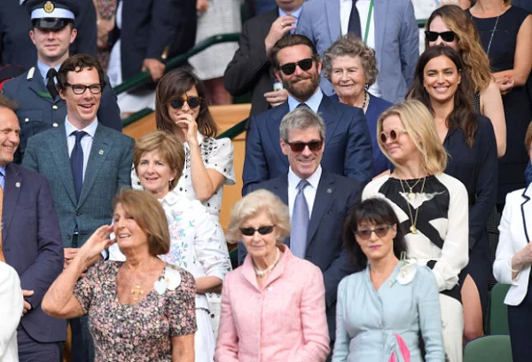 Además de Bradley e Irina, Benedict Cumberbatch y su esposa, Sophie Hunter, estuvieron en el partido y se sentaron al lado de ellos.