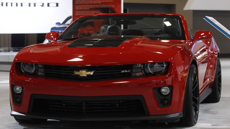 El Chevrolet Camaro ZL1 convertible es uno de los autos deportivos que acapararon las miradas.