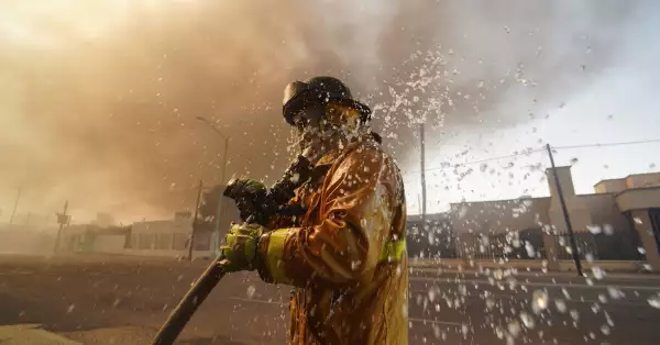 bombero-altas-temperaturas-mexicali.jpg